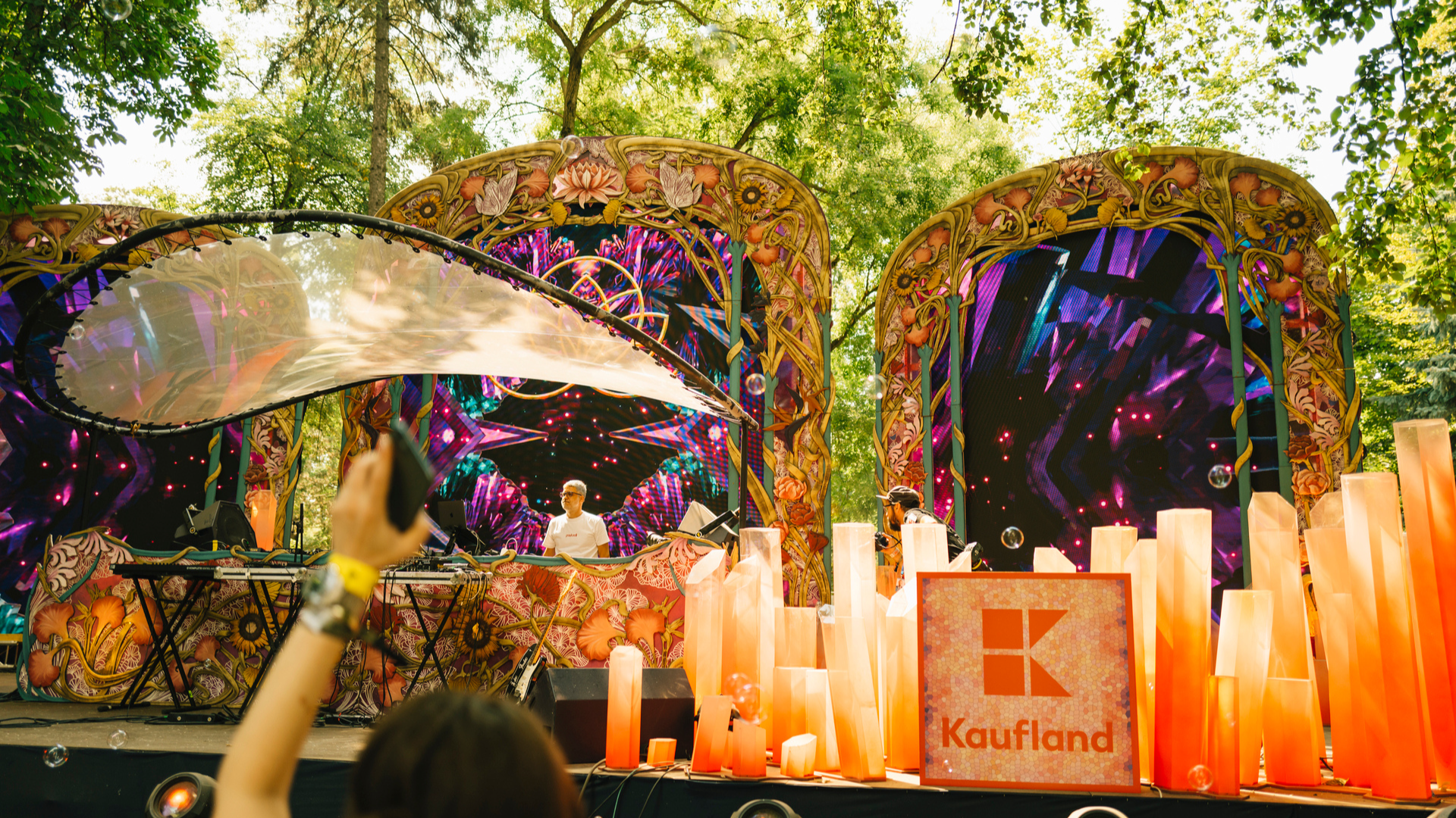 Untitled (1920 x 1080 px)